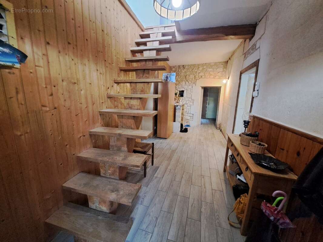 Maison à SAINT-SIGISMOND-DE-CLERMONT