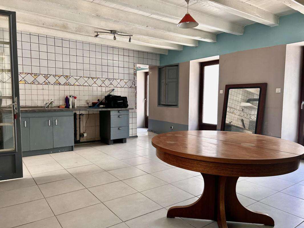 Charmante maison au cœur du village, à rénover, proche de Poitiers - photo 2