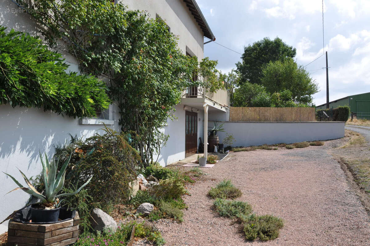 VENTE EN VIAGER OCCUPE, Beau pavillon de 1966, avec 4 chambres, grand jardin paysager et vues superbes... - photo 33