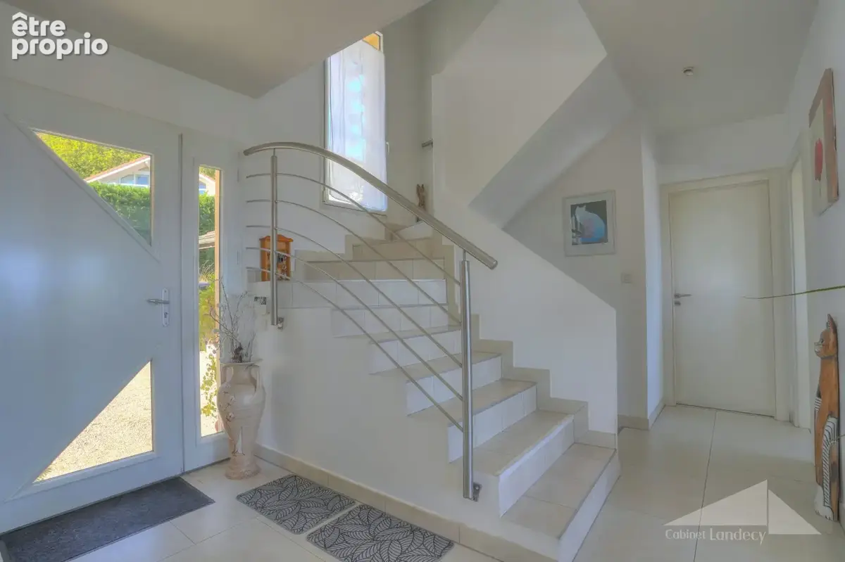 Maison 5 pièces 175 m² à vendre à Saint-Jean-De-Gonville (01630) - photo 5
