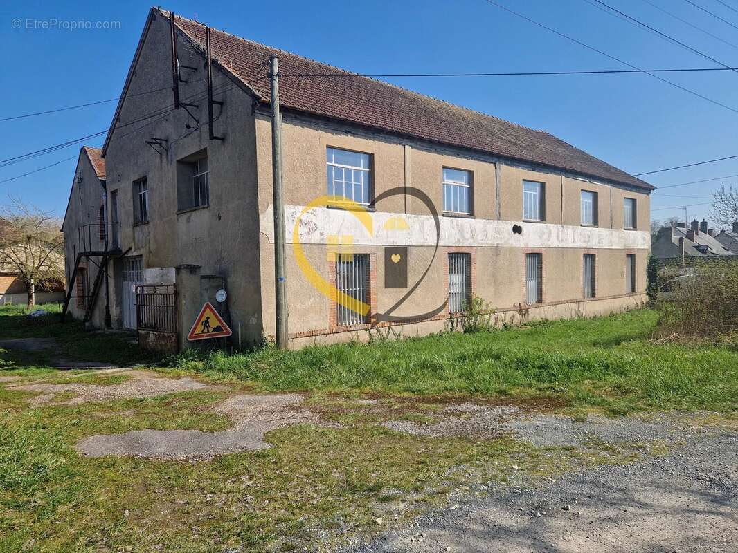 Commerce à MEHUN-SUR-YEVRE