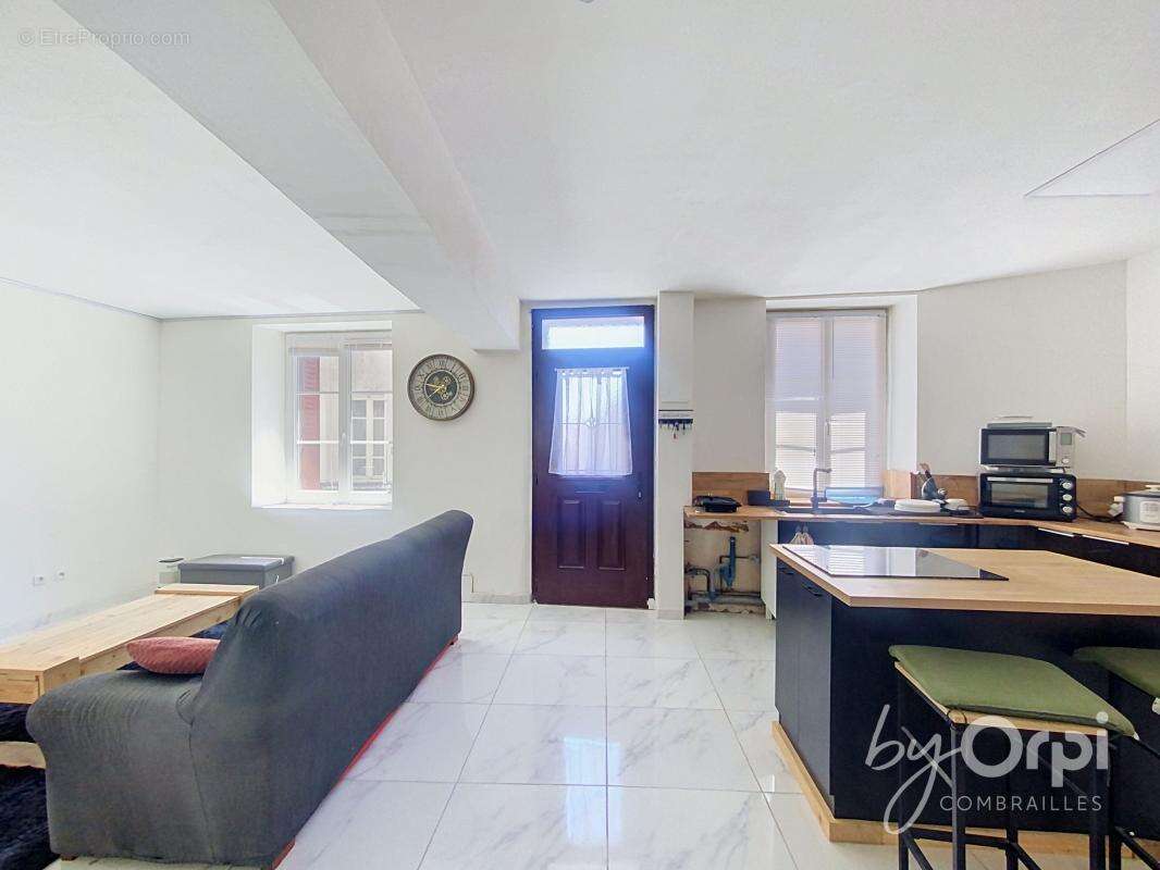 Maison à MONTAIGUT