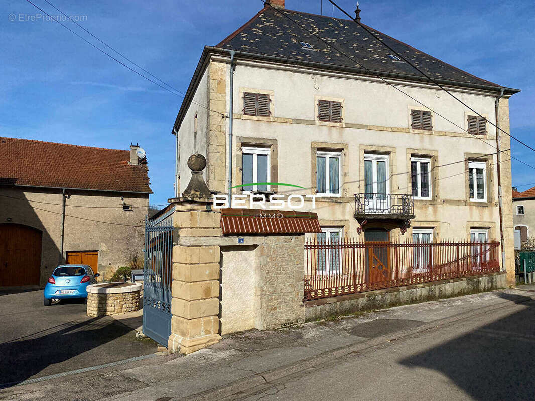 Maison à CONTREGLISE