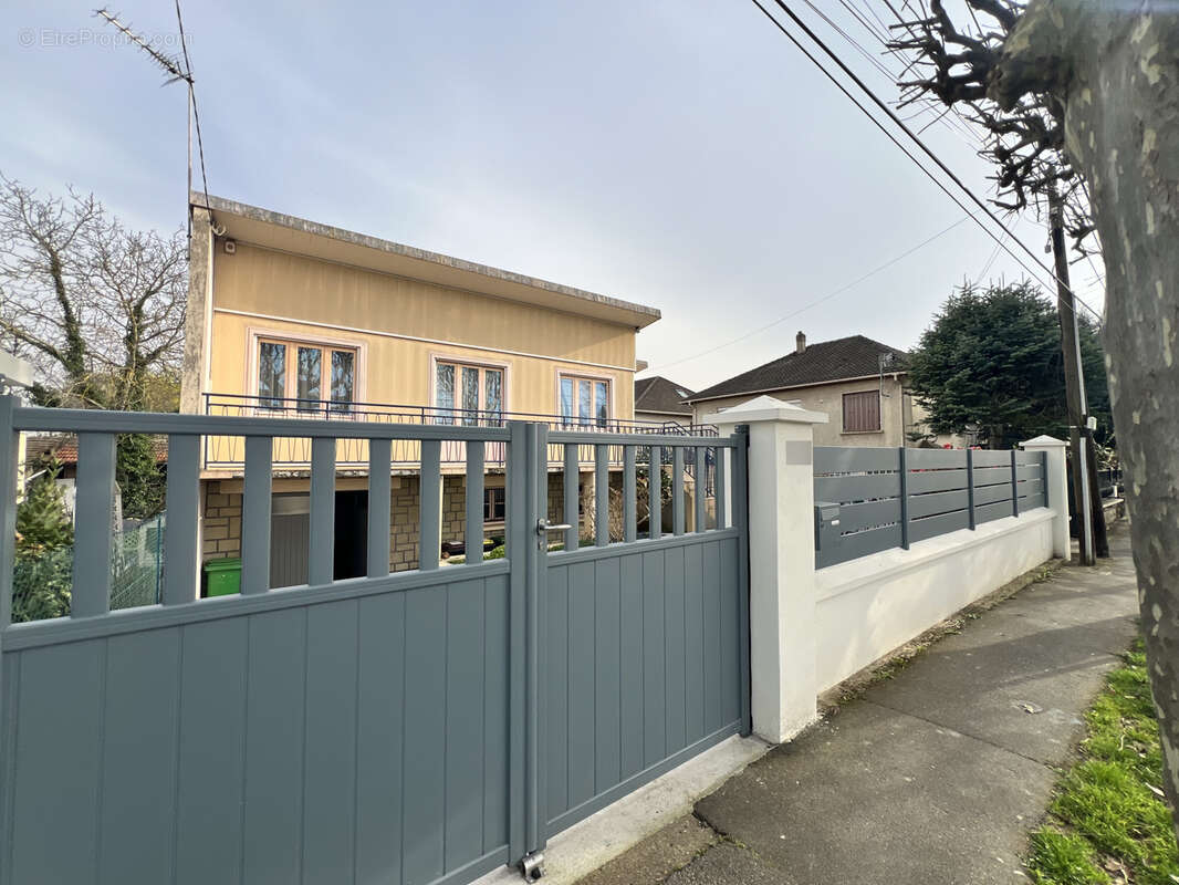 Maison à SAVIGNY-SUR-ORGE