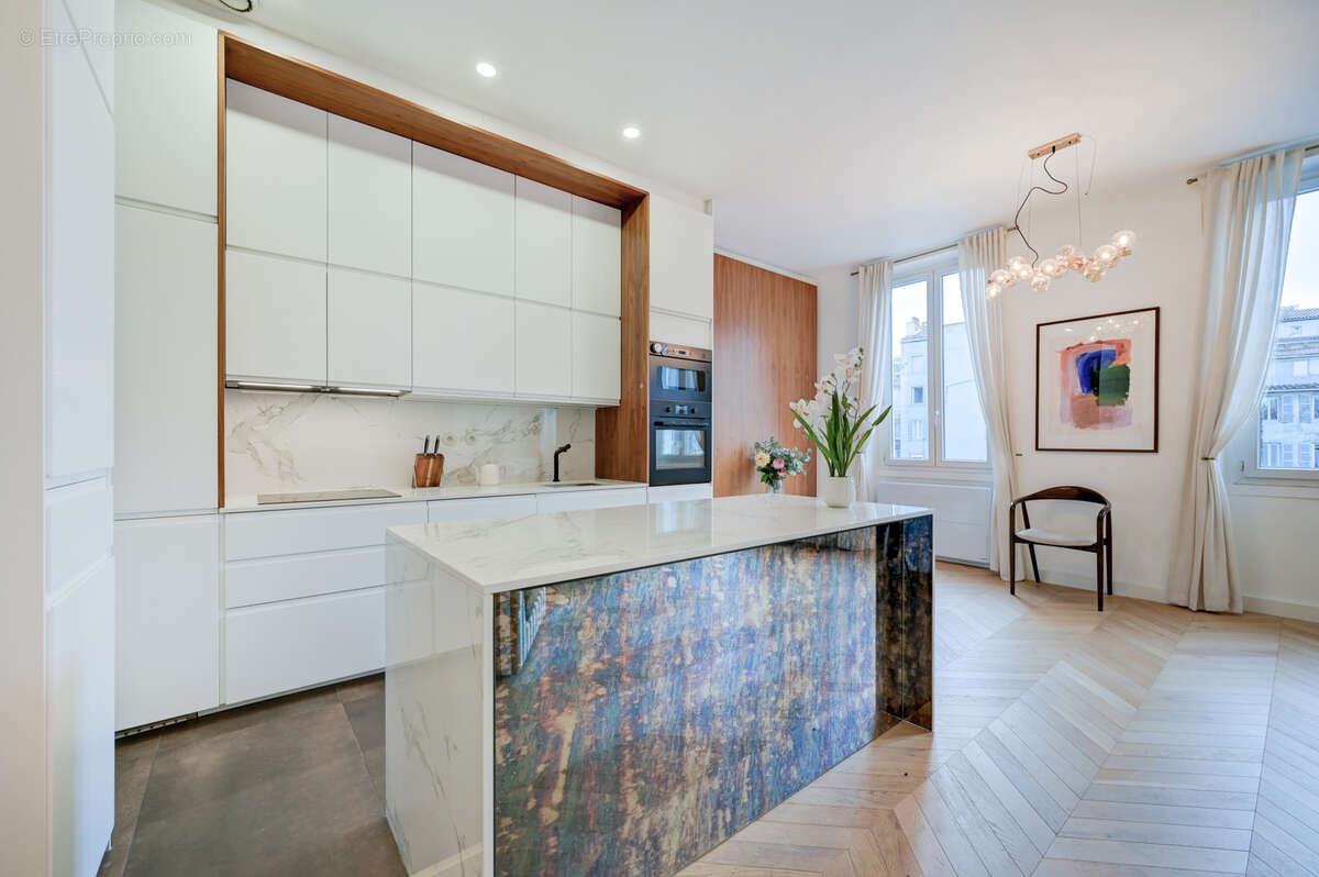 Appartement à MARSEILLE-6E