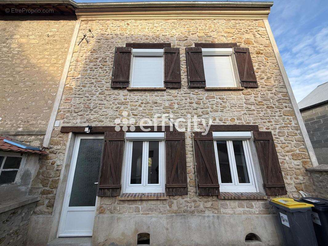 Maison à OINVILLE-SUR-MONTCIENT