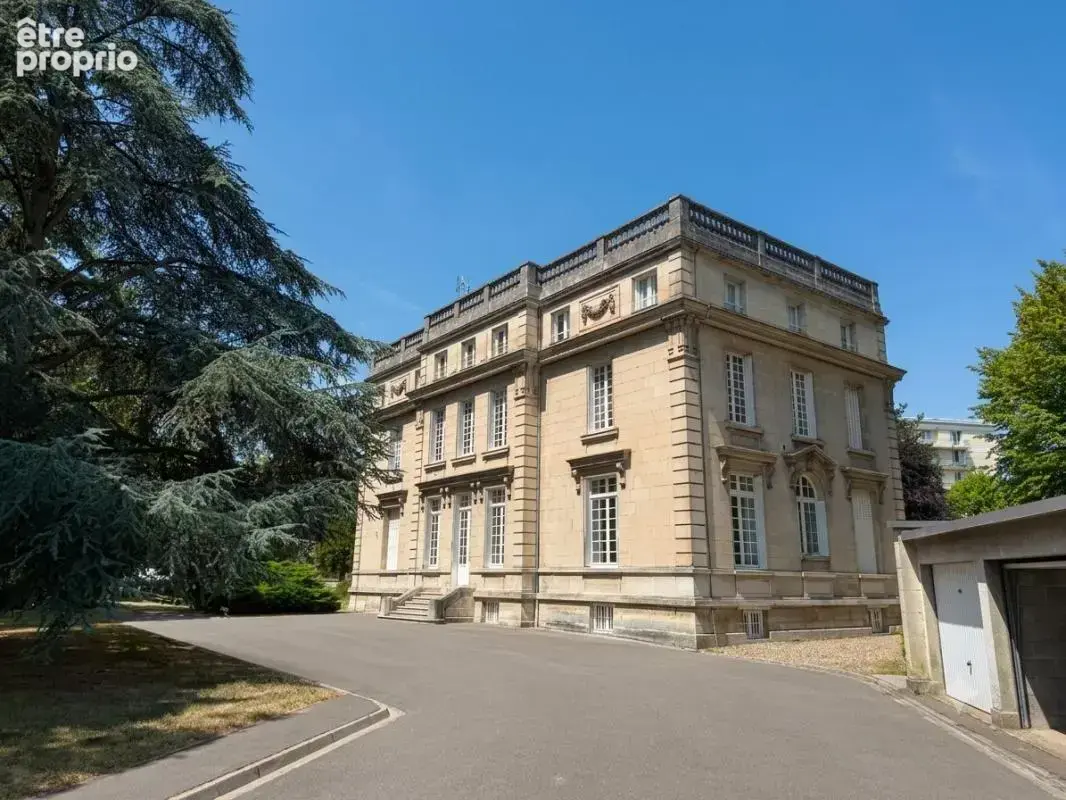 Exclusivité ORPI COMPIÈGNE : L'élégance d'une adresse de prestige sous les toits, avec vue dégagée - photo 10