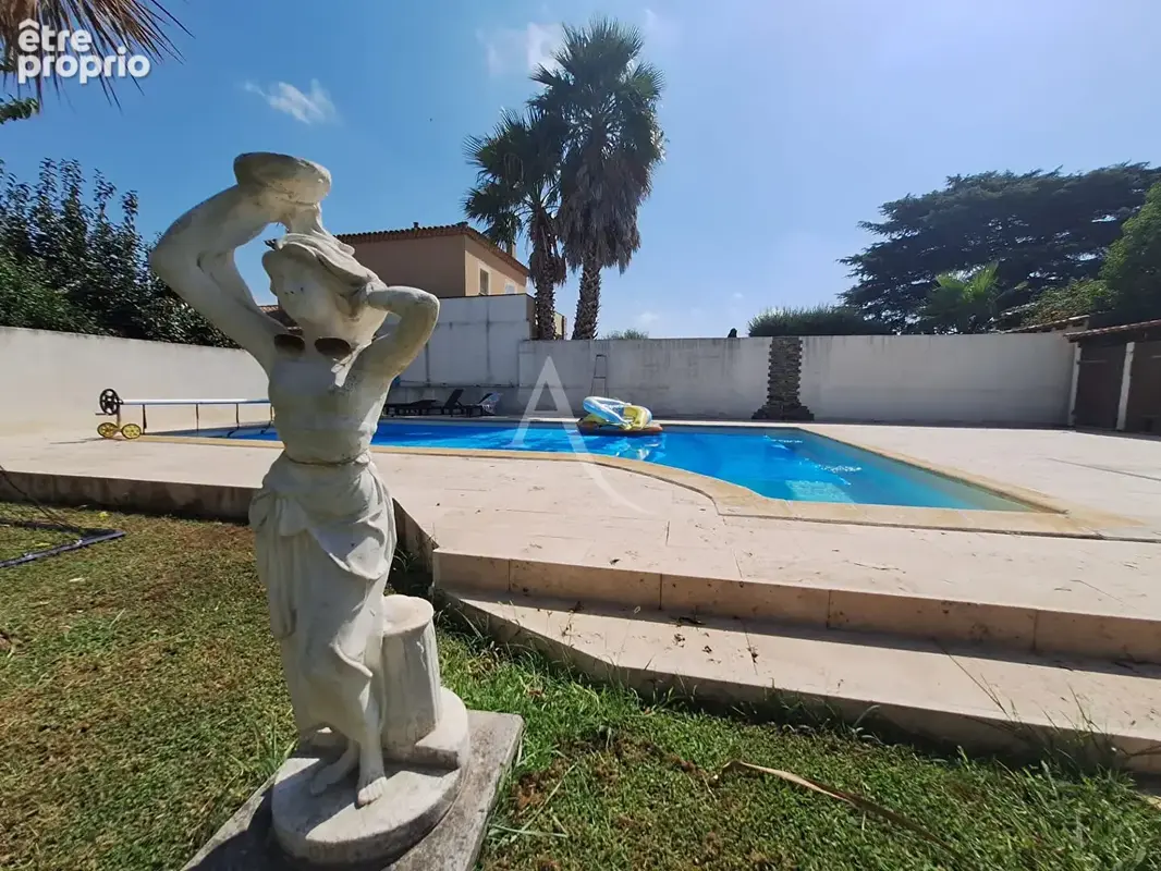 À vendre ? maison traditionnelle avec piscine, jardin et garage - photo 6
