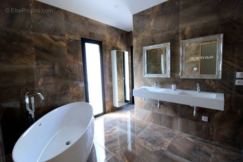 Maison à FARGUES-SAINT-HILAIRE