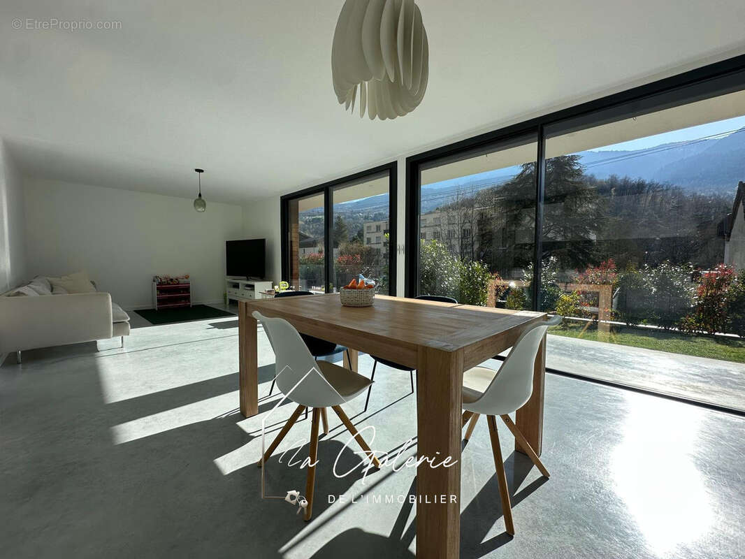 Maison à VAULNAVEYS-LE-HAUT