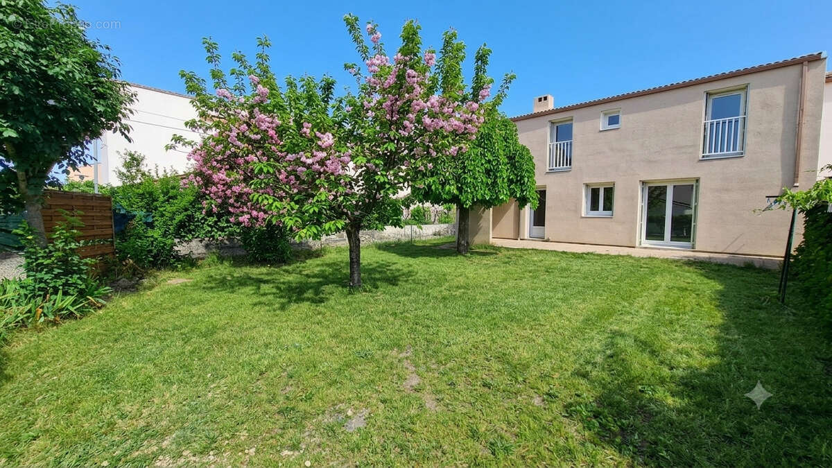 Maison à VALREAS
