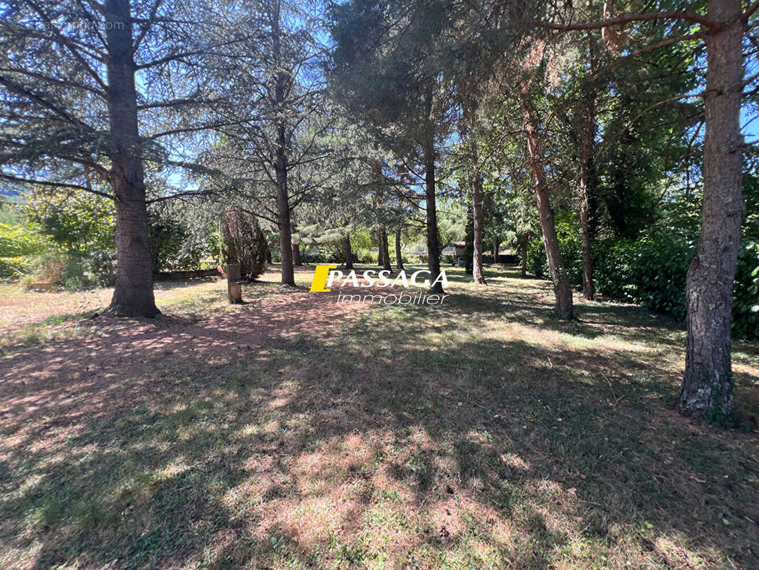 A VENDRE - Maison d'habitation avec parc arboré et piscine - LAISSAC - photo 18