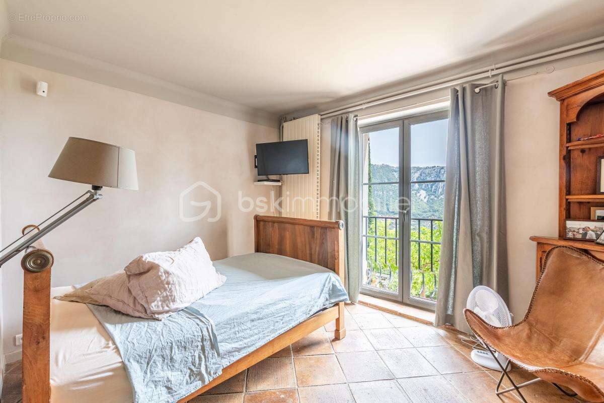 Maison à LE REVEST-LES-EAUX