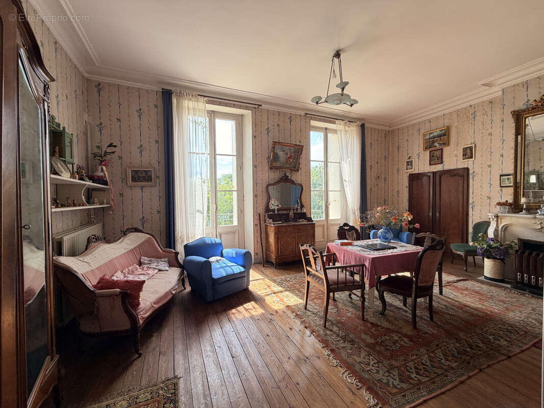 Manoir de caractère et sa maison de gardien au cœur d'un petit village charentais - photo 11