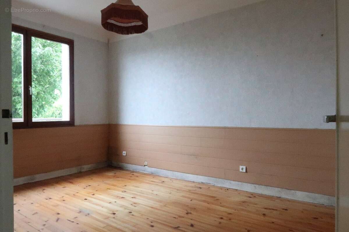 Maison à SAINT-GENEST-LERPT