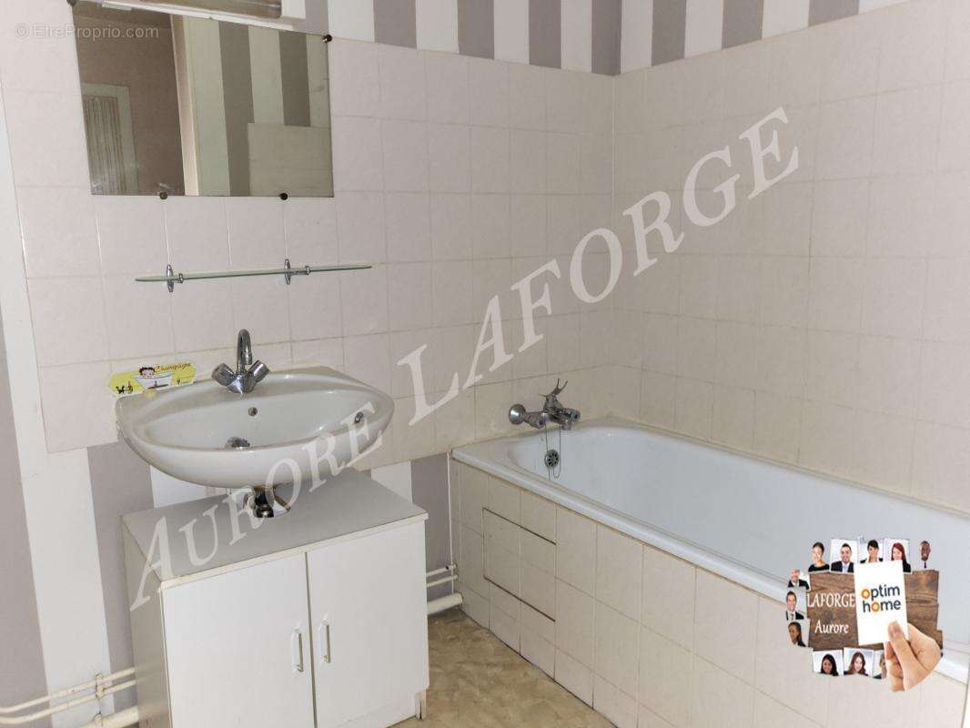 Appartement à vendre 8 pièces LE BLANC (36),20min de Saint Savin(86),1h de Chatellerault(86)et 1h de Chateauroux (36) - photo 8