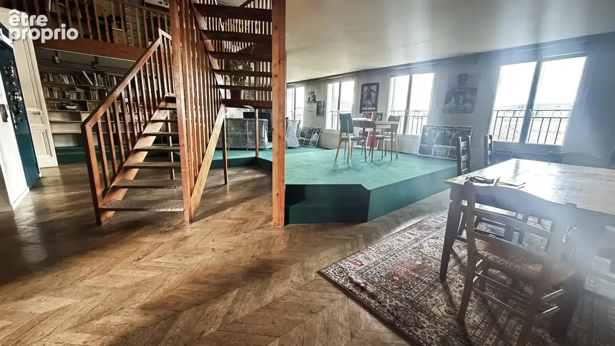 Angers place du lycee jardin du mail au dernier etage appartement a renover - photo 5