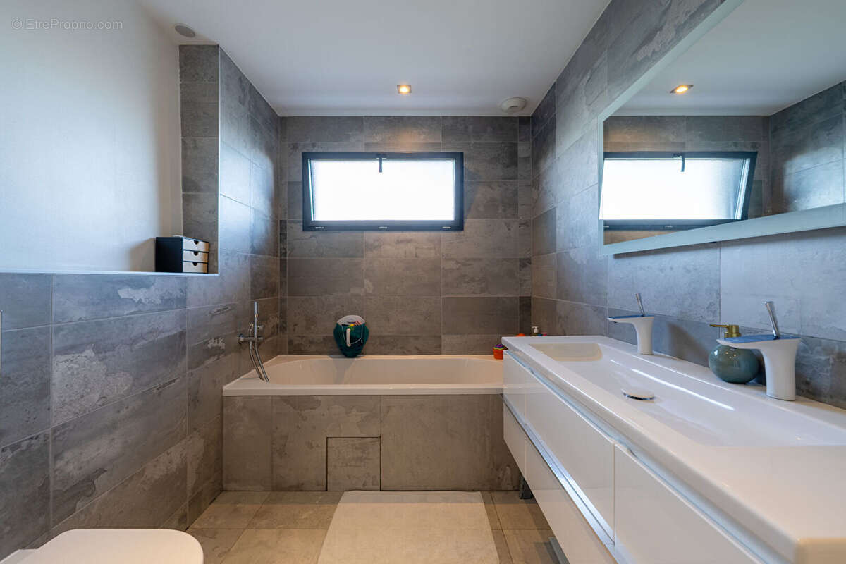 Maison à BELLEGARDE-SUR-VALSERINE