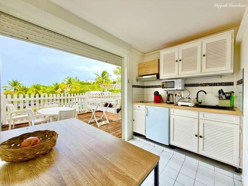 En exclusivite - a vendre studio rénové avec terrasse, parking privé et plages à pied - le moule - photo 3