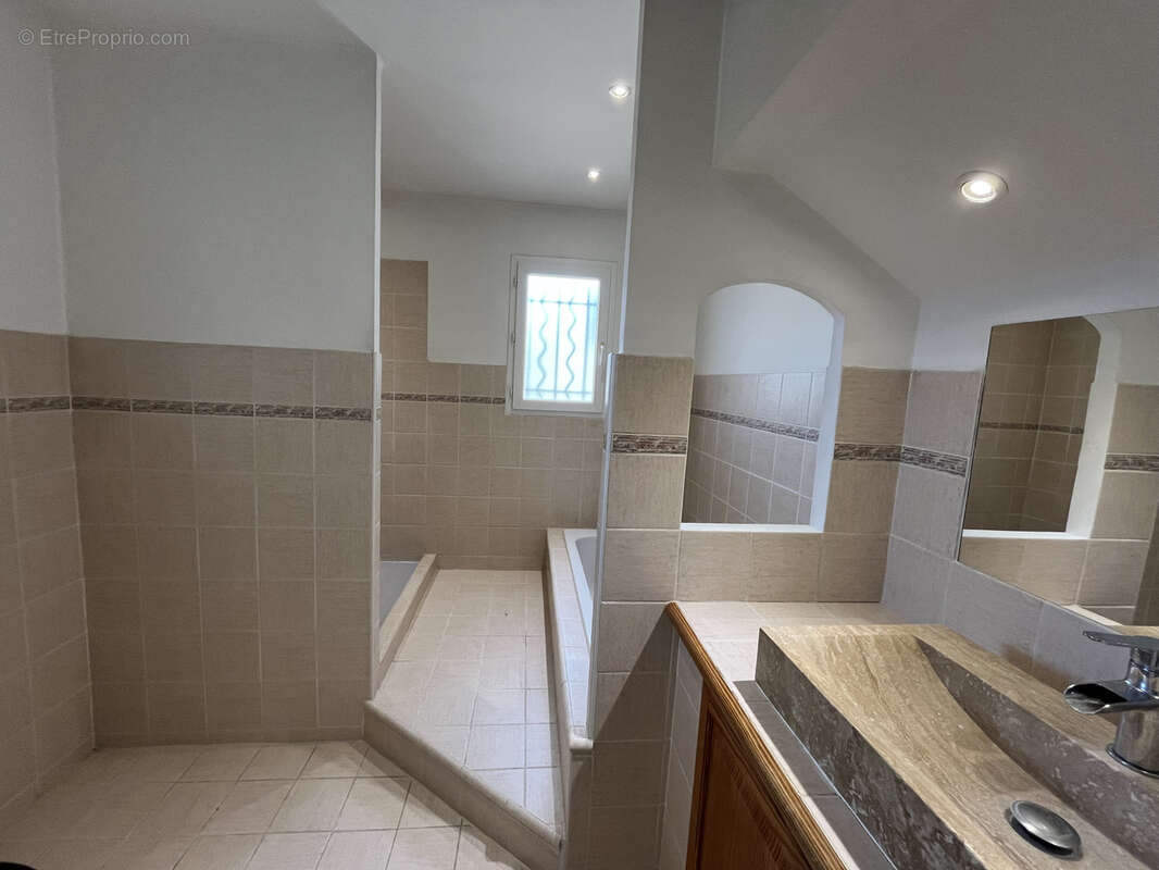 Autre à PUGET-SUR-ARGENS