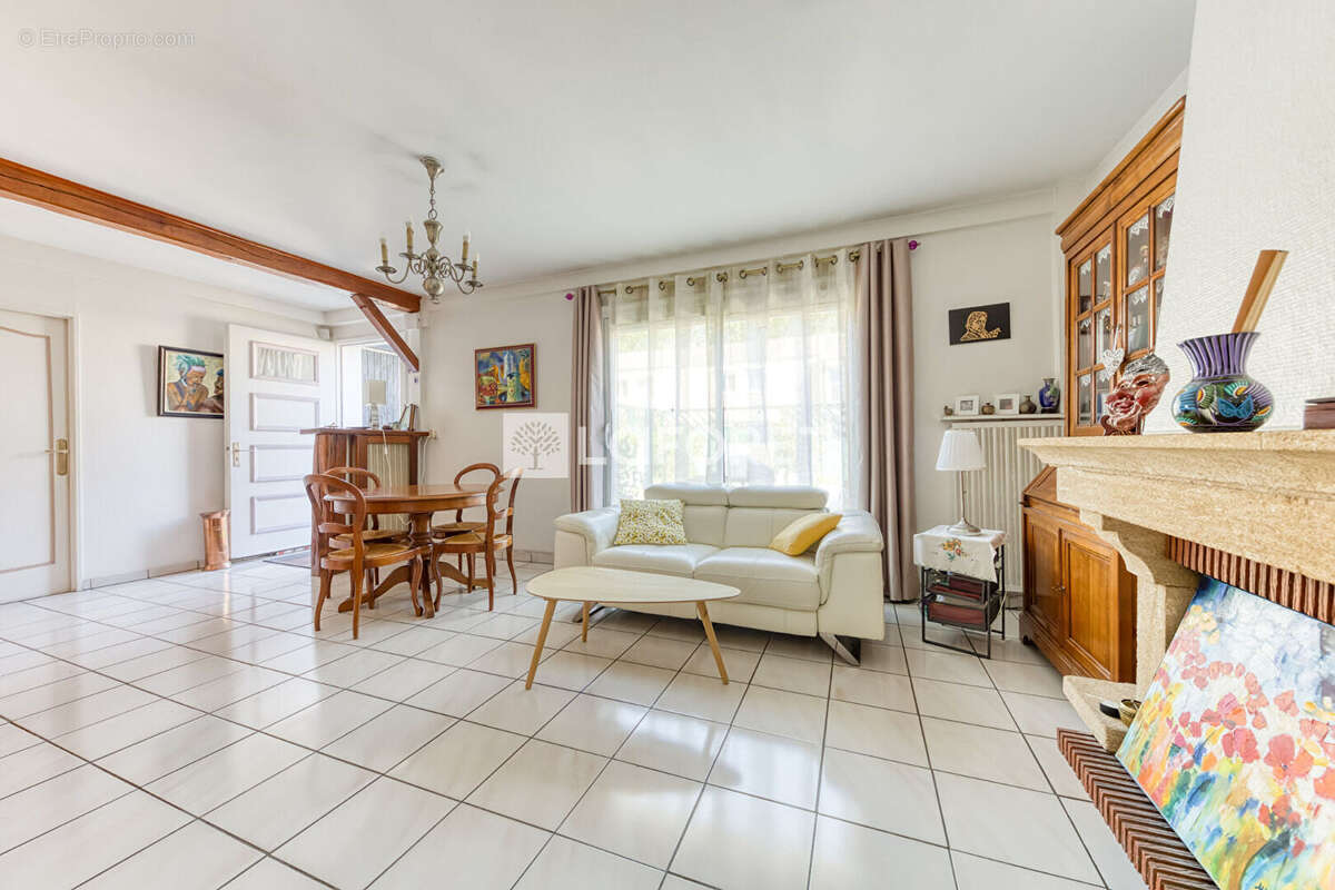 Appartement à EMERAINVILLE