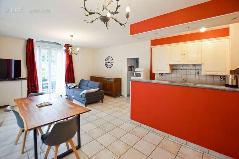 Maison à SAINT-SERNIN-DU-PLAIN