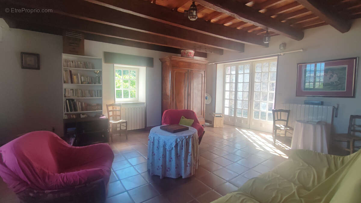 Maison à SAINT-ROMAIN-DE-LERPS