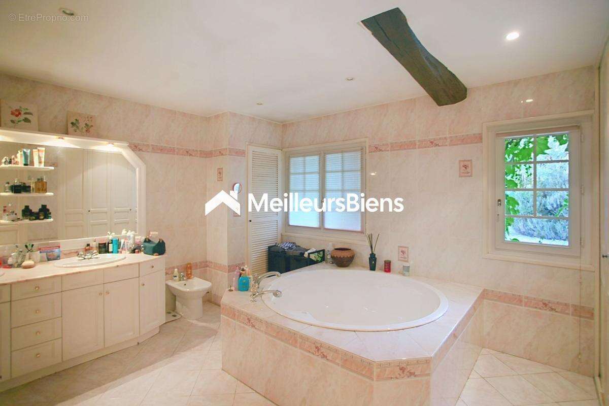 Maison à SAINT-MORILLON