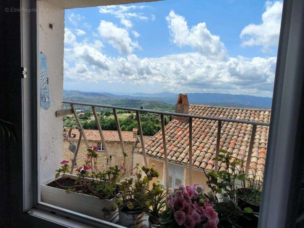 Appartement à CHATEAUNEUF-GRASSE