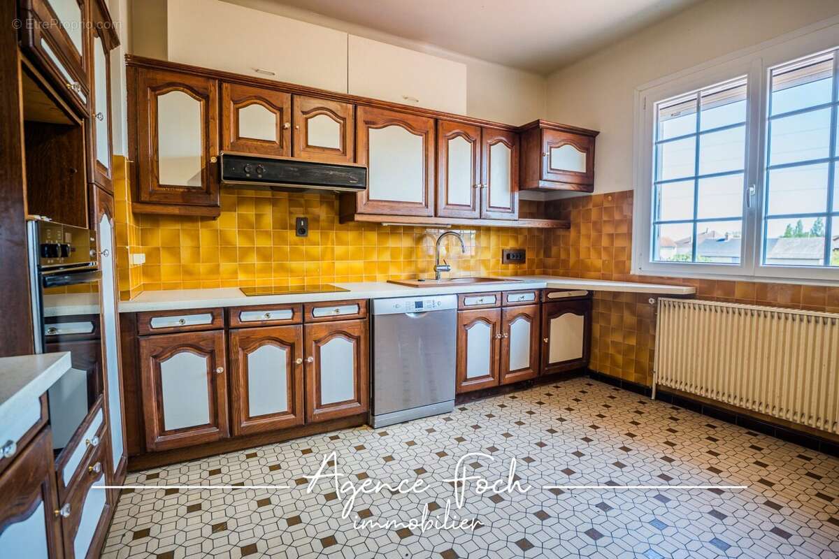 Maison 268 m² à Tarbes  - photo 8