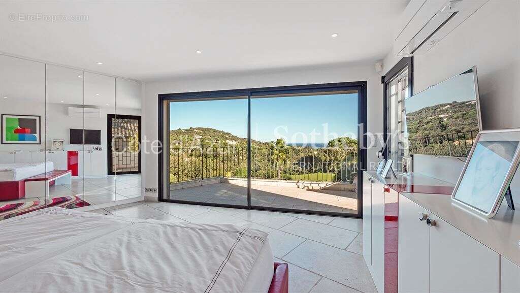 Grimaud Maison contemporaine avec piscine et vue mer - Domaine de Beauvallon - photo 11