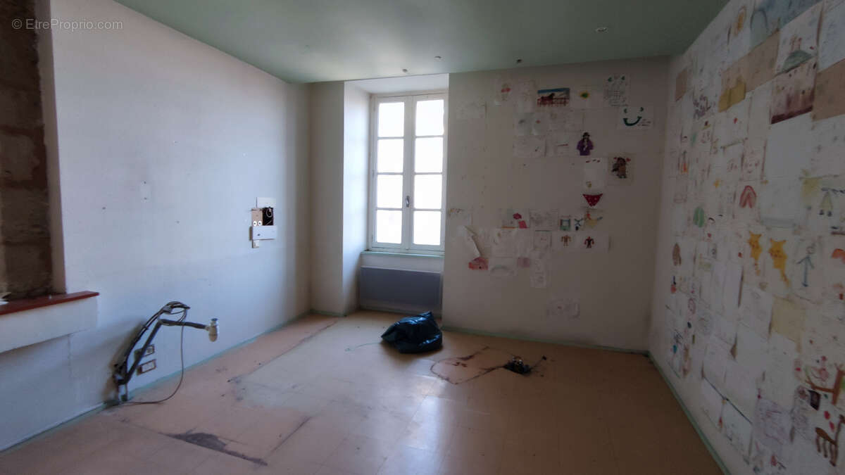Maison à CASTELNAU-MONTRATIER