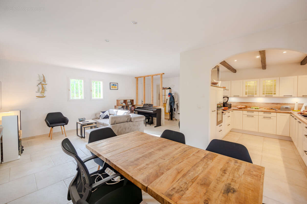 Maison à MEOUNES-LES-MONTRIEUX