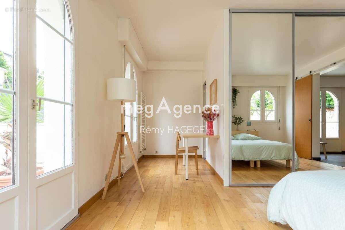 Appartement à LA GARENNE-COLOMBES
