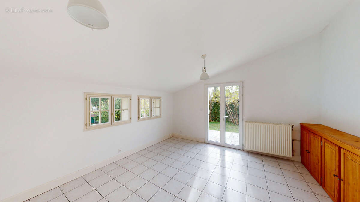  Maison familiale à vendre à LÉOGNAN, quartier FRIGÈRES - photo 5