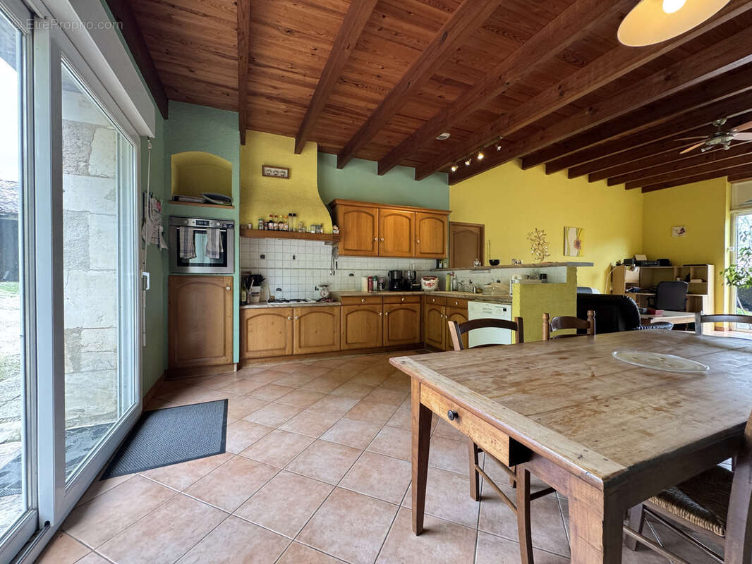 Maison à BAIGNES-SAINTE-RADEGONDE