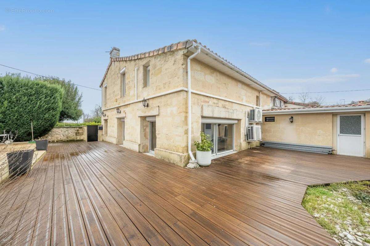 Maison à AMBARES-ET-LAGRAVE