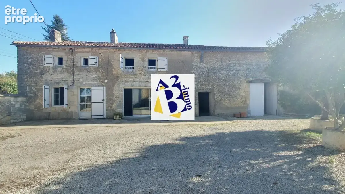 Photo Maison à Saint-Amant-De-Bonnieure au prix de 262 500€