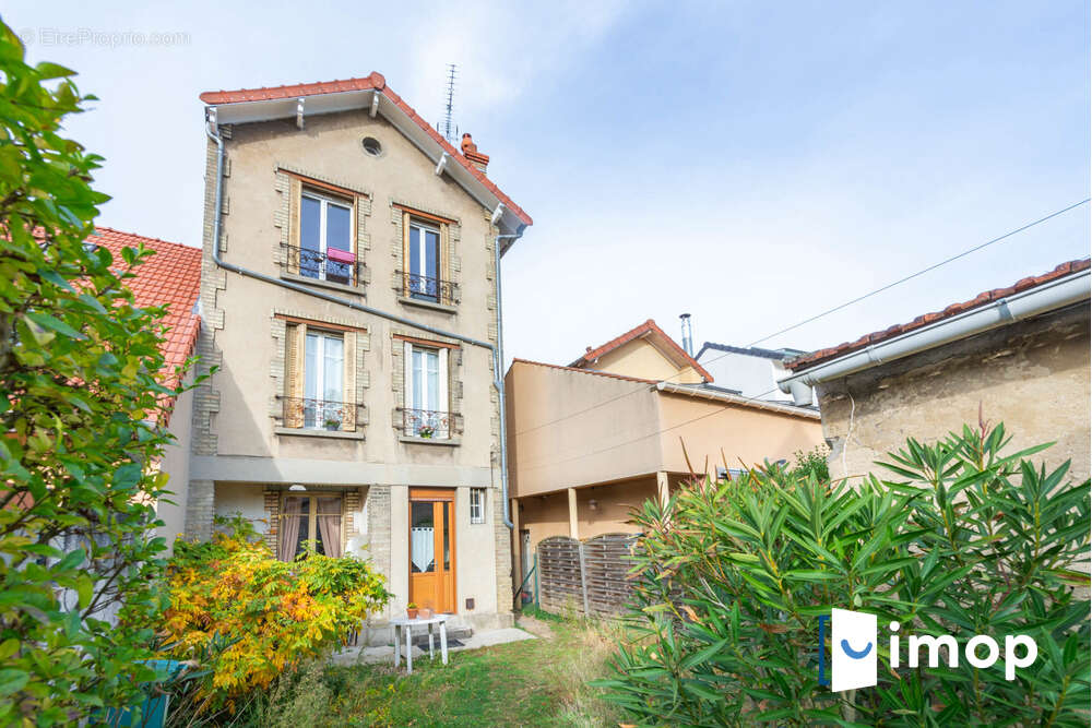 Appartement à SARTROUVILLE