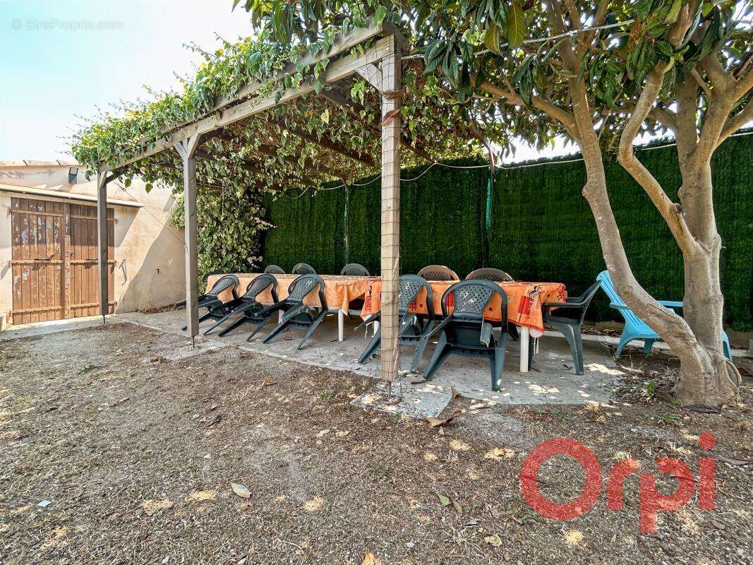 À Vendre : Villa familiale de plain-pied avec piscine, garage et grand jardin à Sauvian - photo 14