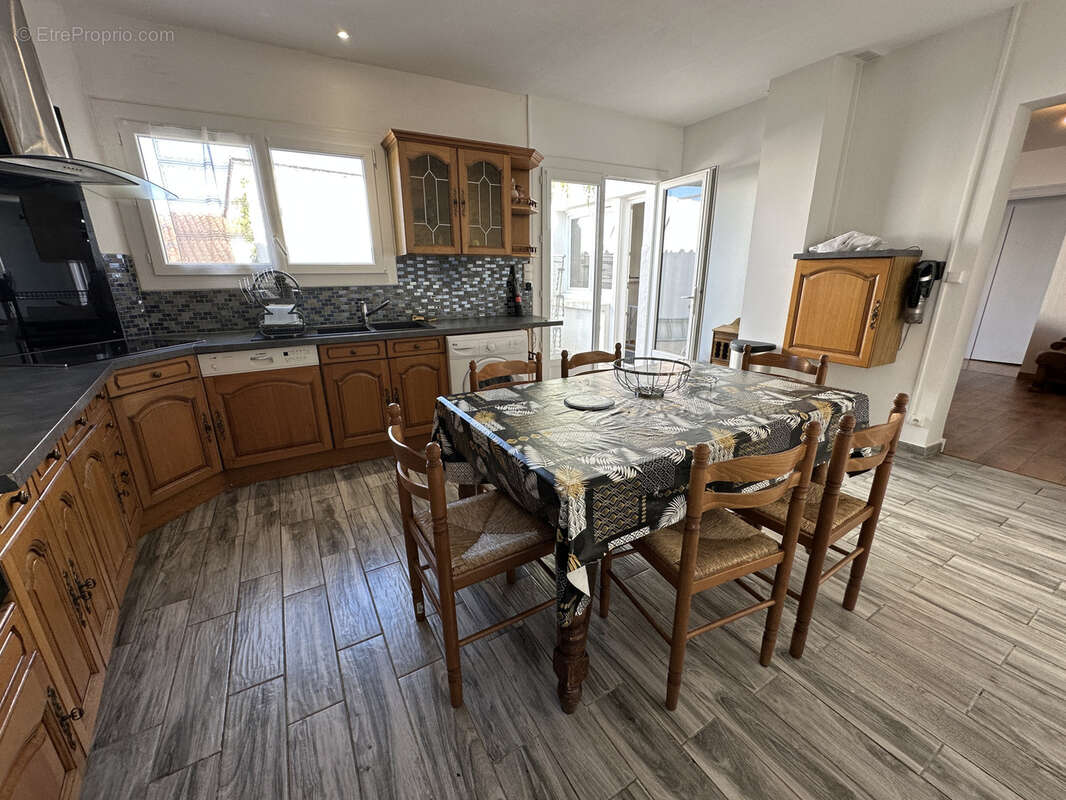 Appartement à LA ROCHE-CHALAIS