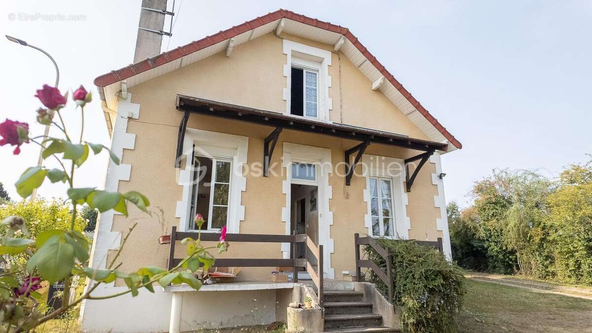 Charmante maison de caractère avec son agréable terrain, sa grande cave (et chaufferie) dans un quartier prisé et recherché de l - photo 5