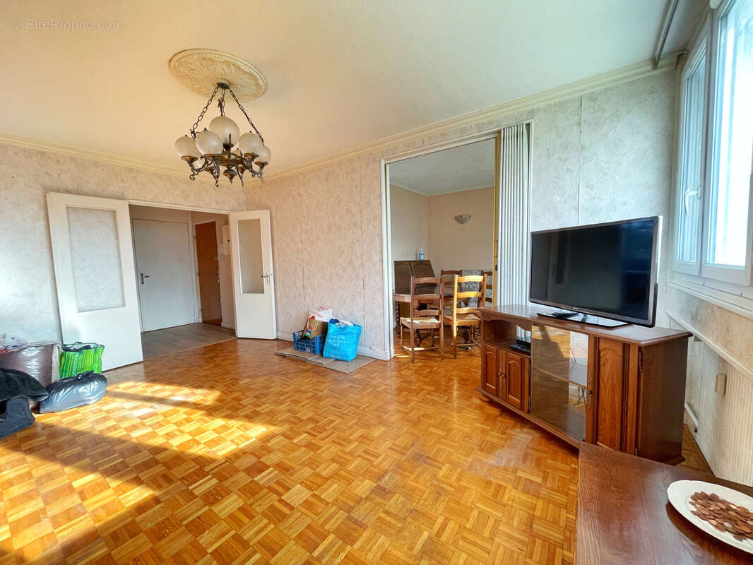 T4 lumineux, balcon et stationnement dans résidence sécurisée - photo 2
