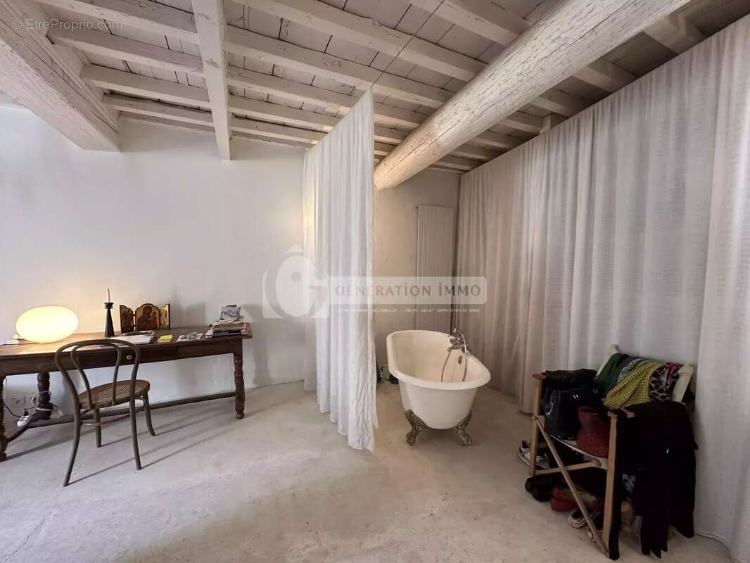 Appartement à FONTVIEILLE