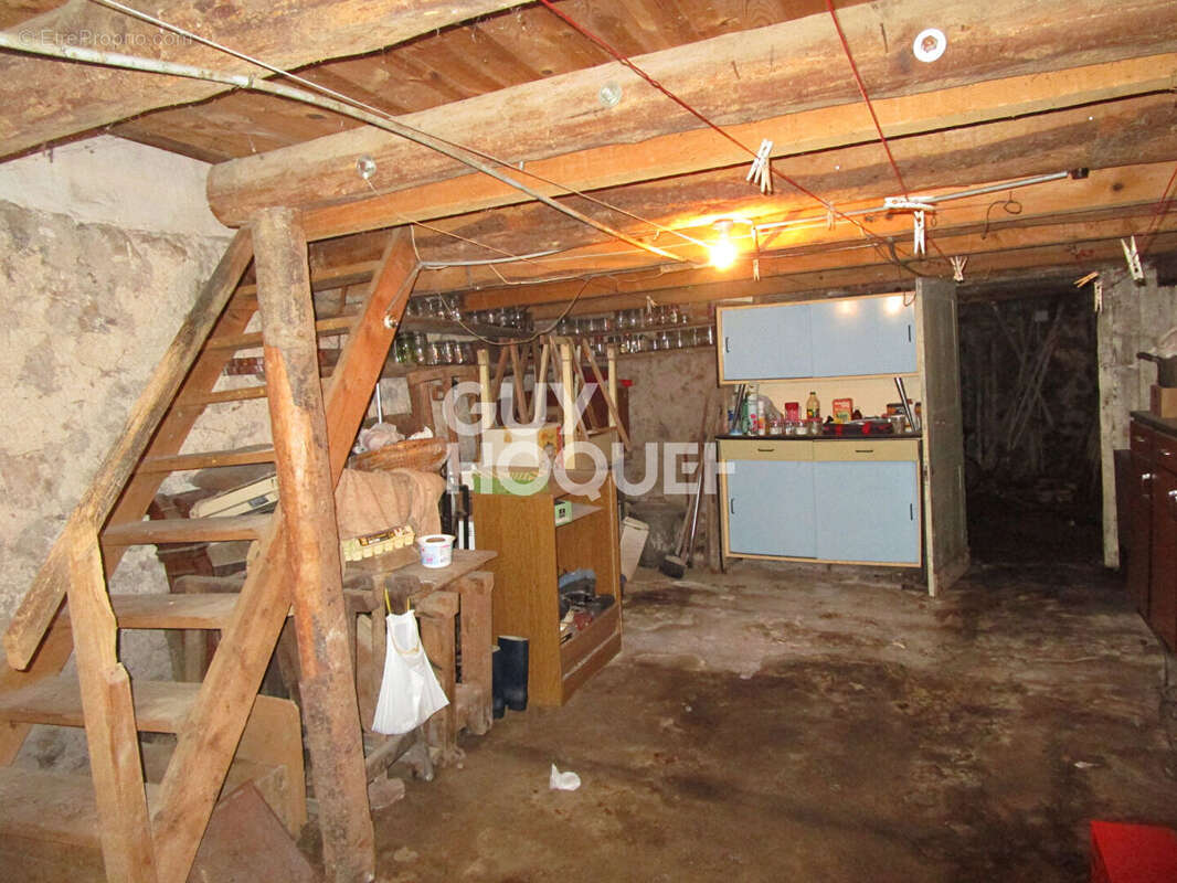 Maison à SIAUGUES-SAINTE-MARIE