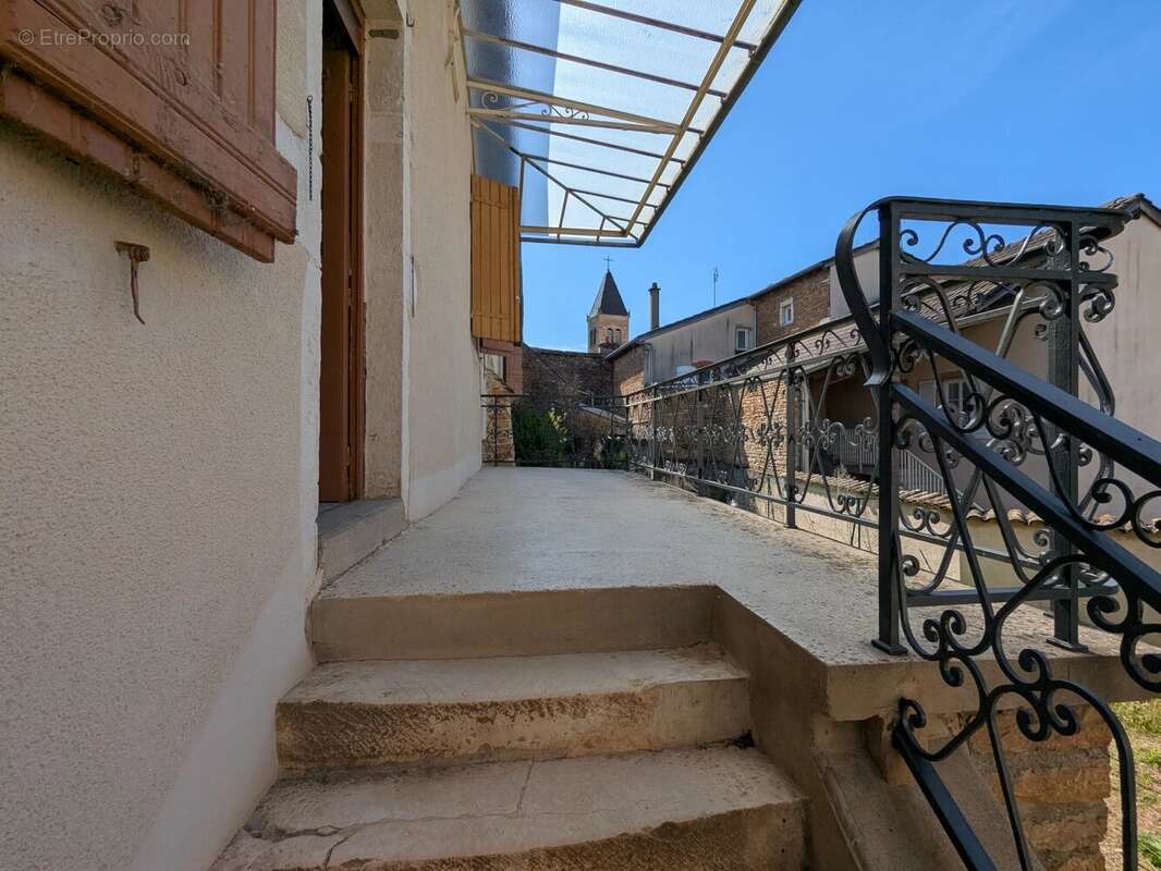 Maison à SAINT-MAURICE-DE-SATONNAY