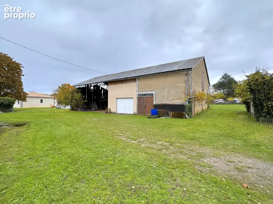 Hangar sur terrain constructible à Bignoux - photo 5