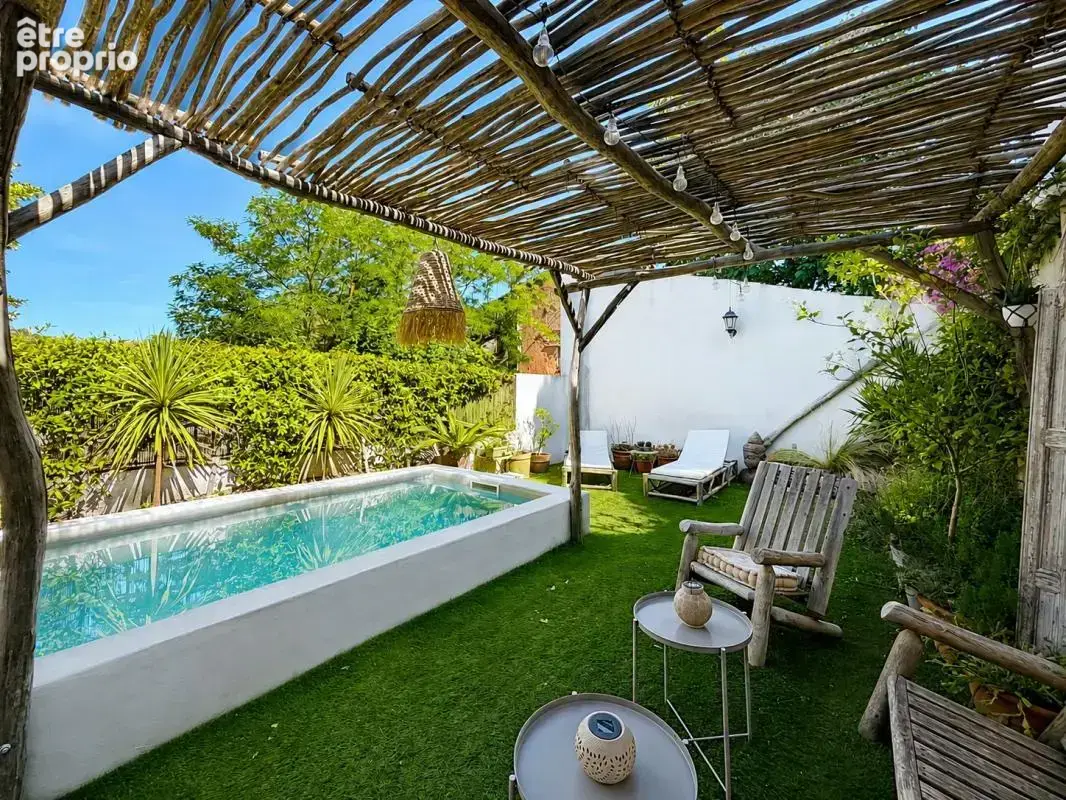 Chai rénové en loft de 152m², jardin, piscine, DPE A - photo 2