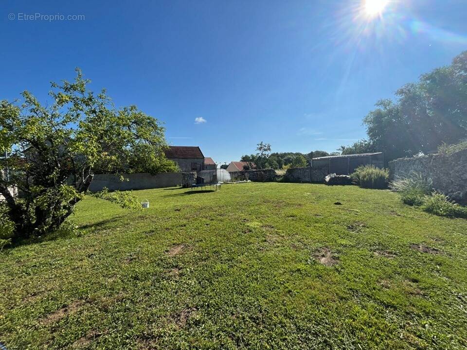 Terrain à BUSSIERES