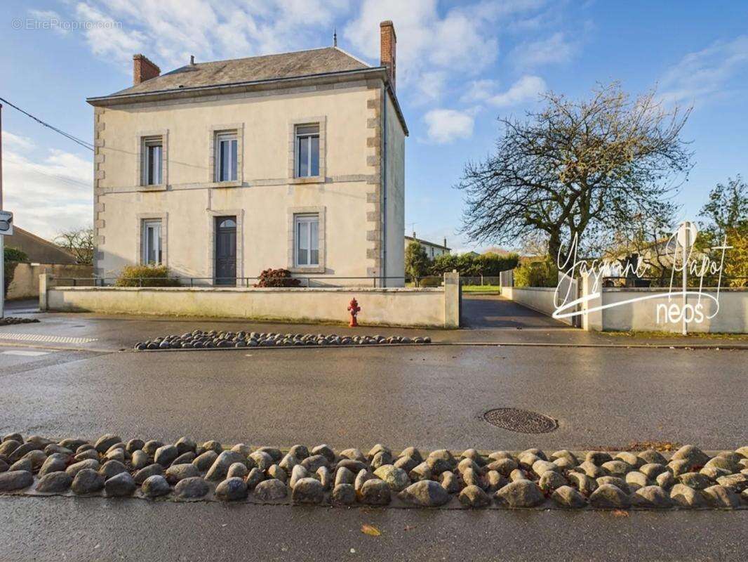 Maison à PARTHENAY